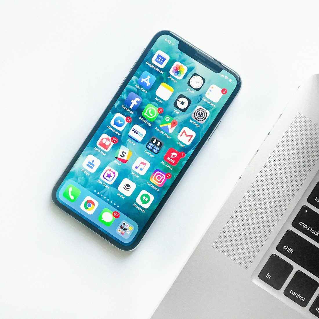 crown体育 APP 赛程与赛事列表界面示意